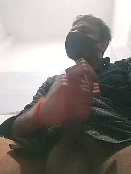 Snapshot of Itsdesi_boy chatting on February 10, 12:53 pm Itsdesi boy online show from February 10, 12:53 pm