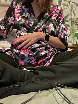 Snapshot of SexyFrenchy_MilfXXX chatting on April 14, 6:58 pm SexyFrenchy MilfXXX online show from April 14, 6:58 pm