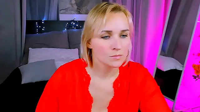 Snapshot of Karinella_x chatting on January 18, 12:13 am Karinella x online show from January 18, 12:13 am