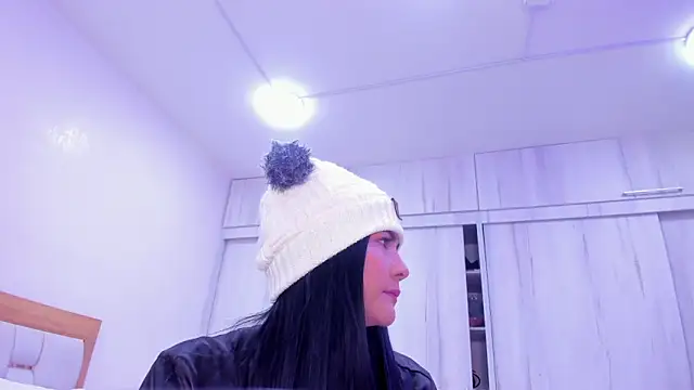 Snapshot of paola_rodriguez chatting on February 9, 7:09 pm paola rodriguez online show from February 9, 7:09 pm
