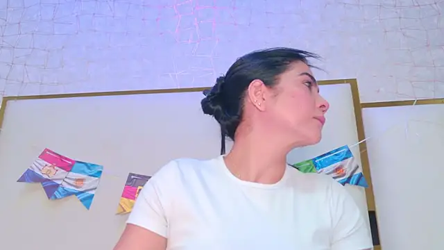 Snapshot of paola_rodriguez chatting on June 30, 9:54 am paola rodriguez online show from June 30, 9:54 am