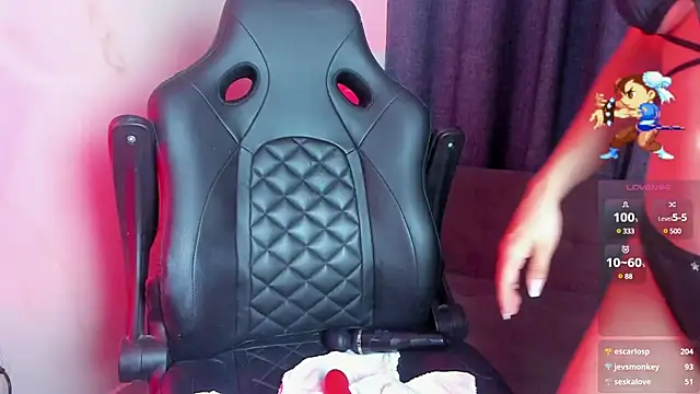 Snapshot of Roxy_clark chatting on February 12, 9:52 am Roxy clark online show from February 12, 9:52 am