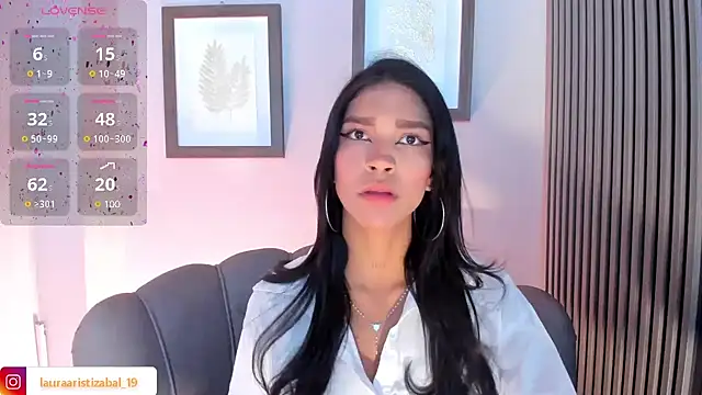 LauraAristizabal online show from January 26, 1:15 pm