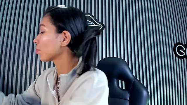 LauraAristizabal online show from February 20, 12:47 pm