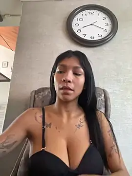 LauraAristizabal online show from March 7, 1:18 pm