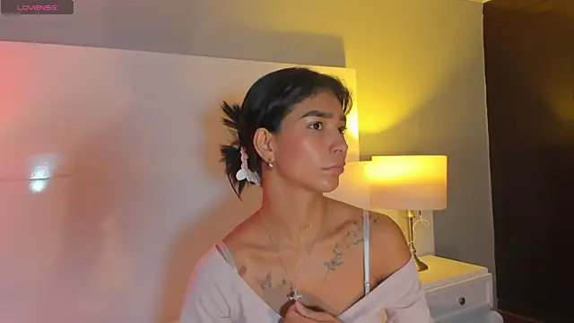 LauraAristizabal online show from February 22, 12:58 pm