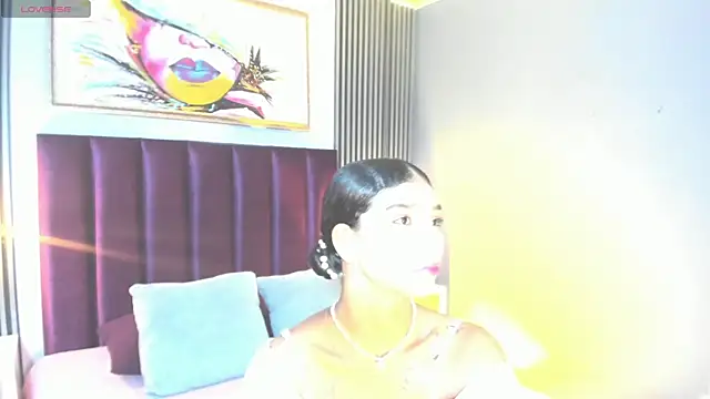 LauraAristizabal online show from April 28, 12:43 pm