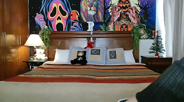 Snapshot of MINI_Petite chatting on December 12, 11:25 pm MINI Petite online show from December 12, 11:25 pm