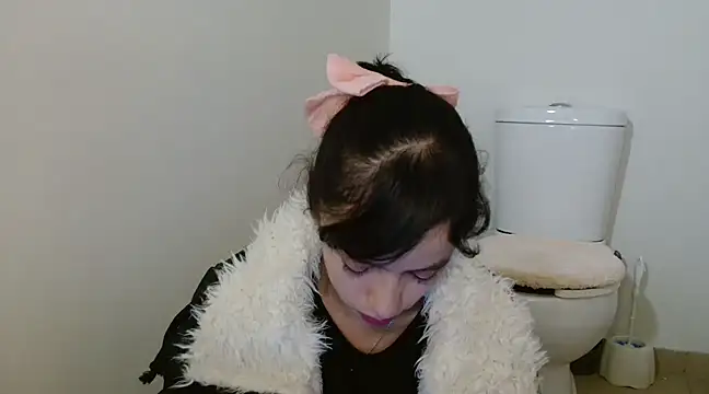 Snapshot of MINI_Petite chatting on January 4, 8:17 am MINI Petite online show from January 4, 8:17 am