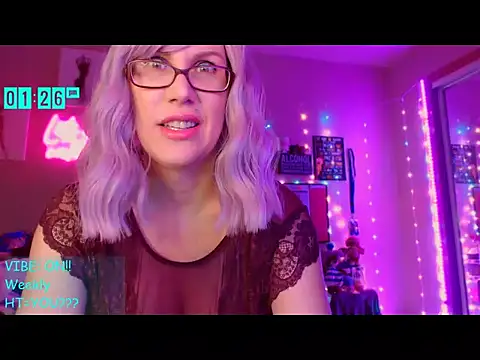 Snapshot of EmmaIsHere chatting on July 1, 7:24 pm EmmaIsHere online show from July 1, 7:24 pm