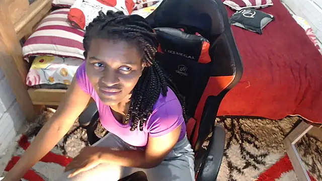 Snapshot of sexyjustin202 chatting on December 16, 1:10 am sexyjustin202 online show from December 16, 1:10 am