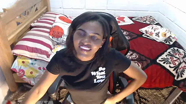 Snapshot of sexyjustin202 chatting on December 19, 5:51 am sexyjustin202 online show from December 19, 5:51 am