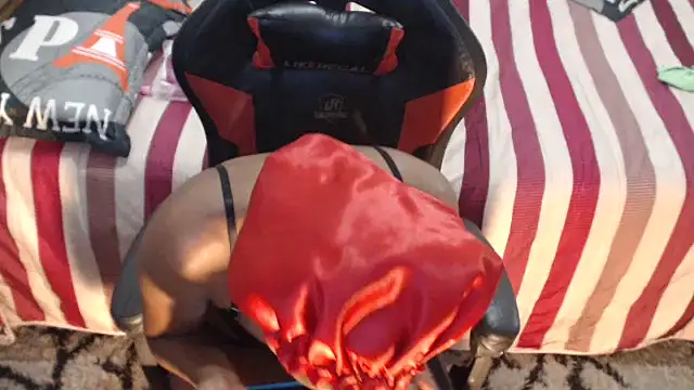 Snapshot of sexyjustin202 chatting on December 22, 10:04 pm sexyjustin202 online show from December 22, 10:04 pm