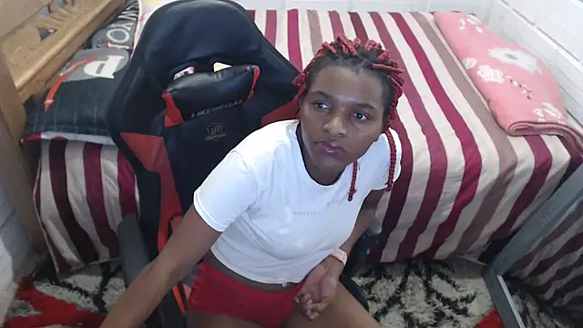 Snapshot of sexyjustin202 chatting on February 5, 2:40 am sexyjustin202 online show from February 5, 2:40 am