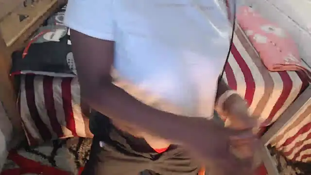 Snapshot of sexyjustin202 chatting on February 5, 9:29 pm sexyjustin202 online show from February 5, 9:29 pm