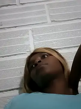 Snapshot of sexyjustin202 chatting on March 6, 4:52 am sexyjustin202 online show from March 6, 4:52 am