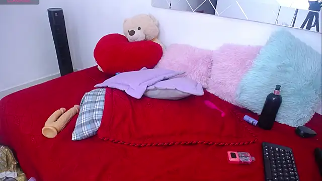 miaa-lee online show from February 15, 5:51 am