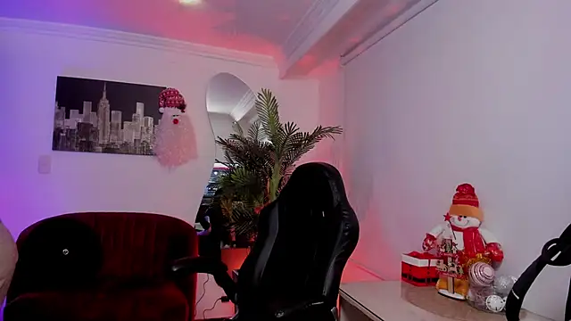 Snapshot of Meghan320 chatting on January 5, 11:37 am Meghan320 online show from January 5, 11:37 am