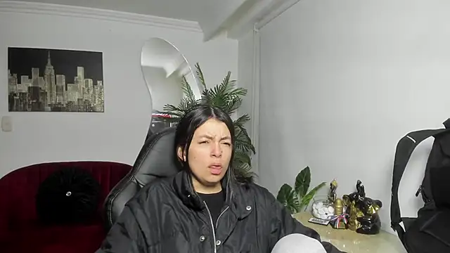 Snapshot of Meghan320 chatting on October 13, 11:54 am Meghan320 online show from October 13, 11:54 am