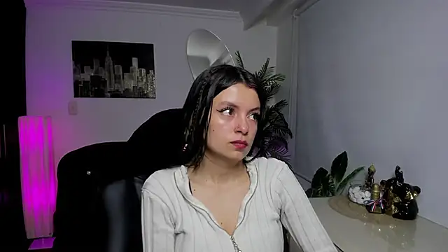 Snapshot of Meghan320 chatting on October 14, 11:33 am Meghan320 online show from October 14, 11:33 am