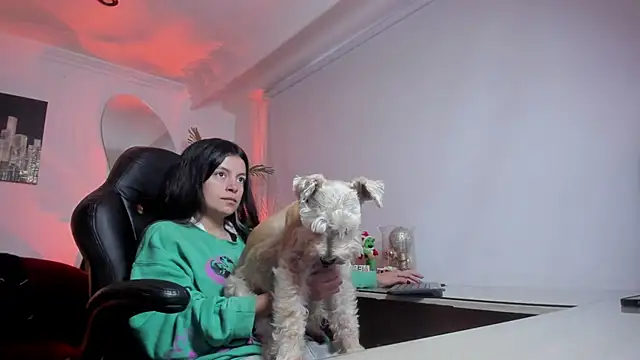 Snapshot of Meghan320 chatting on December 14, 11:37 am Meghan320 online show from December 14, 11:37 am