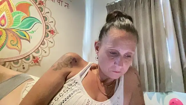 Sexy-Mel online show from December 3, 4:53 am