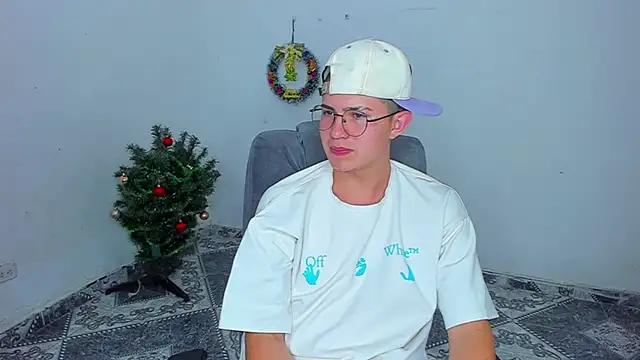 Snapshot of patrik_027 chatting on January 7, 12:55 am patrik 027 online show from January 7, 12:55 am