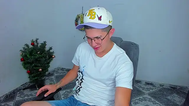 Snapshot of patrik_027 chatting on January 7, 11:58 am patrik 027 online show from January 7, 11:58 am