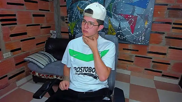 Snapshot of patrik_027 chatting on January 24, 7:28 pm patrik 027 online show from January 24, 7:28 pm