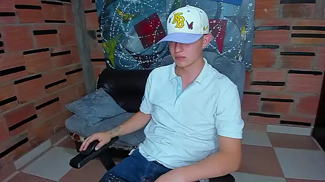 Snapshot of patrik_027 chatting on February 1, 10:13 pm patrik 027 online show from February 1, 10:13 pm