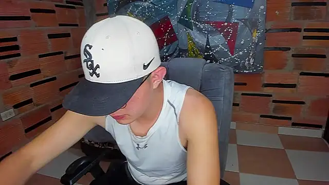 Snapshot of patrik_027 chatting on February 5, 8:14 pm patrik 027 online show from February 5, 8:14 pm