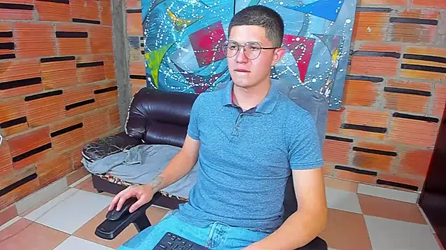 Snapshot of patrik_027 chatting on March 3, 7:49 pm patrik 027 online show from March 3, 7:49 pm