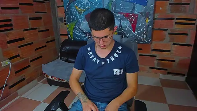 Snapshot of patrik_027 chatting on March 15, 8:32 pm patrik 027 online show from March 15, 8:32 pm