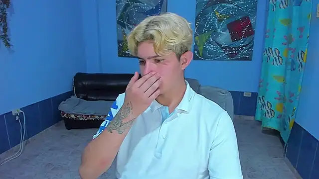 Snapshot of patrik_027 chatting on October 23, 4:28 pm patrik 027 online show from October 23, 4:28 pm