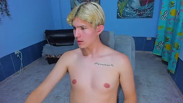 Snapshot of patrik_027 chatting on November 12, 8:08 pm patrik 027 online show from November 12, 8:08 pm