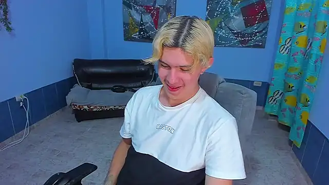 Snapshot of patrik_027 chatting on November 21, 7:12 pm patrik 027 online show from November 21, 7:12 pm