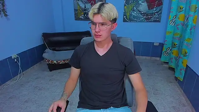 Snapshot of patrik_027 chatting on November 28, 6:49 am patrik 027 online show from November 28, 6:49 am