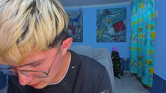 Snapshot of patrik_027 chatting on November 30, 7:45 am patrik 027 online show from November 30, 7:45 am