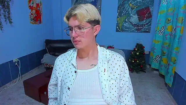 Snapshot of patrik_027 chatting on December 5, 6:15 pm patrik 027 online show from December 5, 6:15 pm