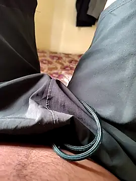 Snapshot of Mallupaiyanaachu chatting on November 24, 2:11 am Mallupaiyanaachu online show from November 24, 2:11 am