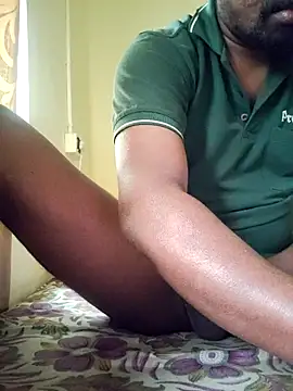 Snapshot of Mallupaiyanaachu chatting on November 29, 9:45 am Mallupaiyanaachu online show from November 29, 9:45 am