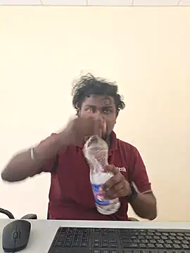 Snapshot of Mallupaiyanaachu chatting on January 18, 9:57 am Mallupaiyanaachu online show from January 18, 9:57 am