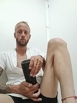 Snapshot of Happypotplants chatting on February 13, 11:45 pm Happypotplants online show from February 13, 11:45 pm