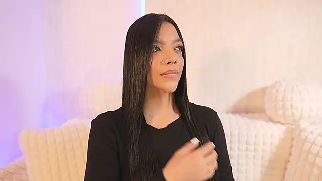 Snapshot of sarah_hiill chatting on February 13, 8:45 pm sarah hiill online show from February 13, 8:45 pm