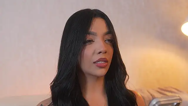 Snapshot of sarah_hiill chatting on December 3, 9:24 pm sarah hiill online show from December 3, 9:24 pm