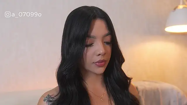 Snapshot of sarah_hiill chatting on December 15, 10:03 pm sarah hiill online show from December 15, 10:03 pm