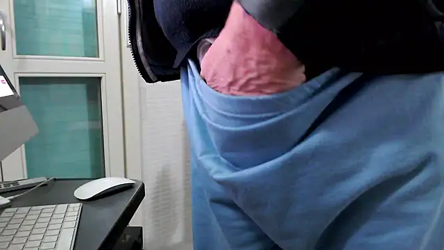 Snapshot of Unicum900 chatting on February 14, 9:43 pm Unicum900 online show from February 14, 9:43 pm