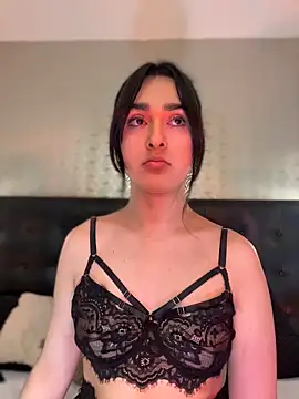 Snapshot of MiahWindsor chatting on May 23, 11:20 pm MiahWindsor online show from May 23, 11:20 pm