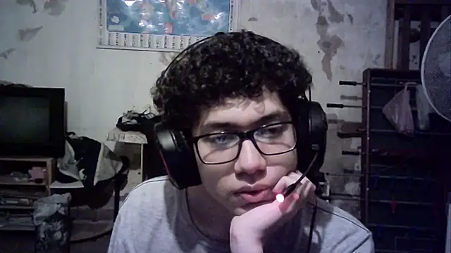 Snapshot of Emv2 chatting on October 22, 6:02 am Emv2 online show from October 22, 6:02 am