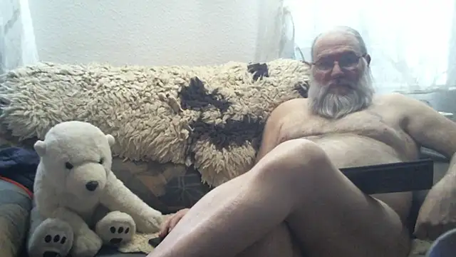 Snapshot of SexySantaC chatting on January 7, 8:11 pm SexySantaC online show from January 7, 8:11 pm